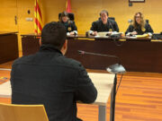 Condemnat a 8 anys de presó per intentar matar dos companys de pis a ganivetades a Girona