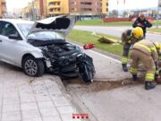 Destrossa el seu cotxe en xocar contra un fanal a la Bisbal d’Empordà