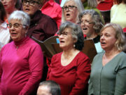 150 cantaires majors de 60 anys omplen el Teatre Municipal el Jardí de Figueres amb la cantata ‘A la ciutat’