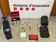 Detenen tres joves que acabaven de robar en un pis de Girona