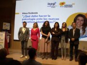 L’adolescència afronta nous riscos per la pressió de les xarxes socials